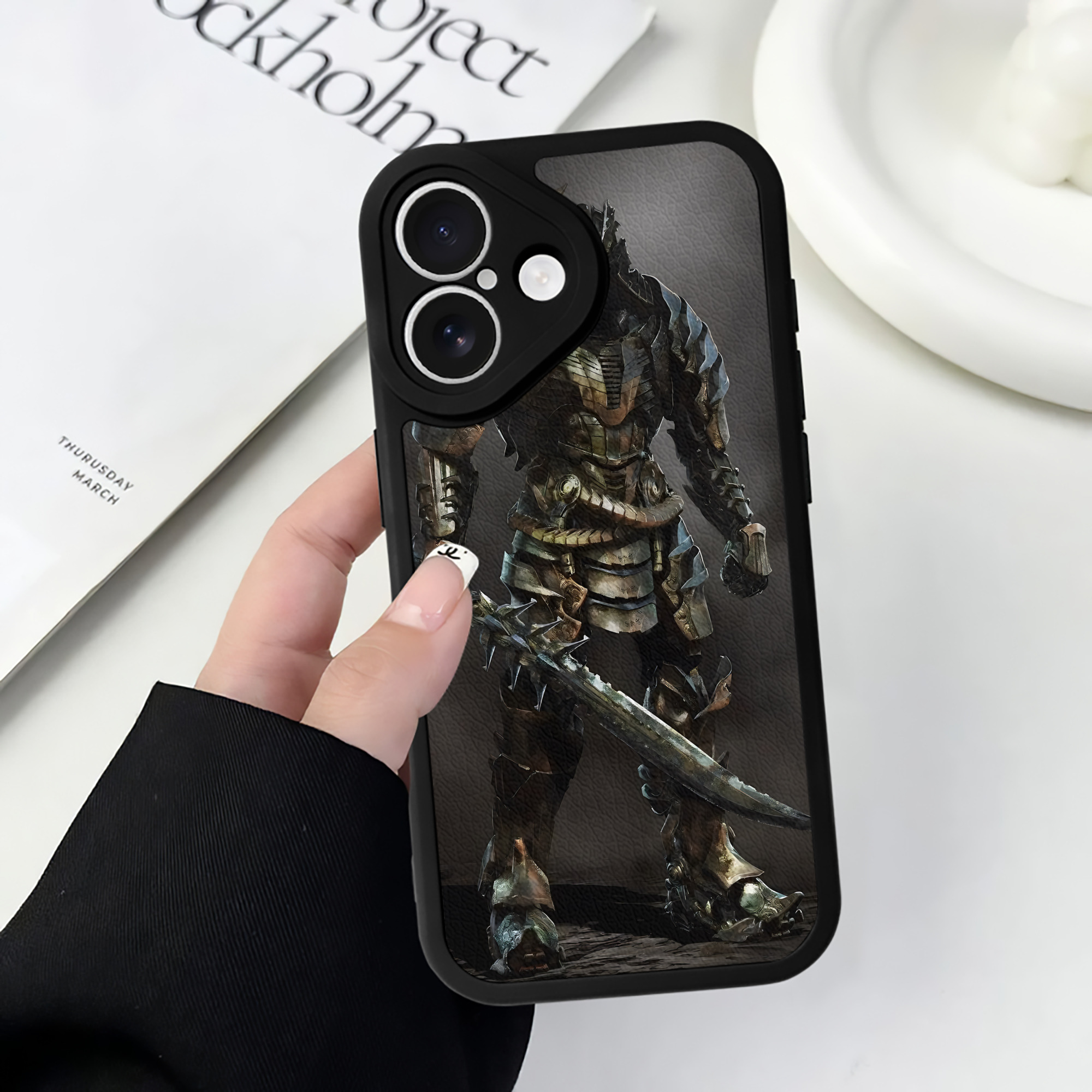 （画像用） Transformers トランスフォーマー 【iPhone 16シリーズ対応】シリコンスマホケース（レザー調） 材質：シリコン